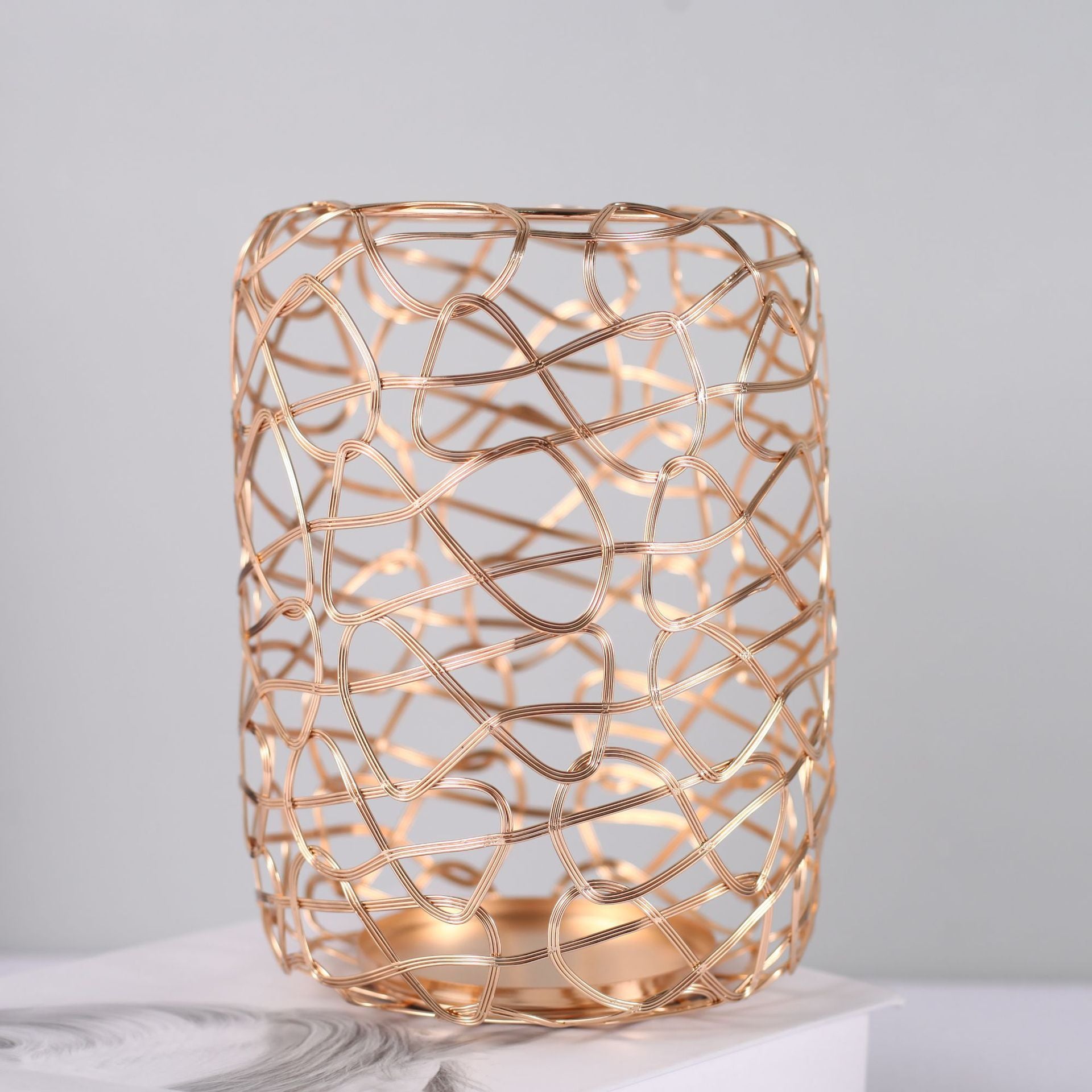 Random line electroplated metal candle holder