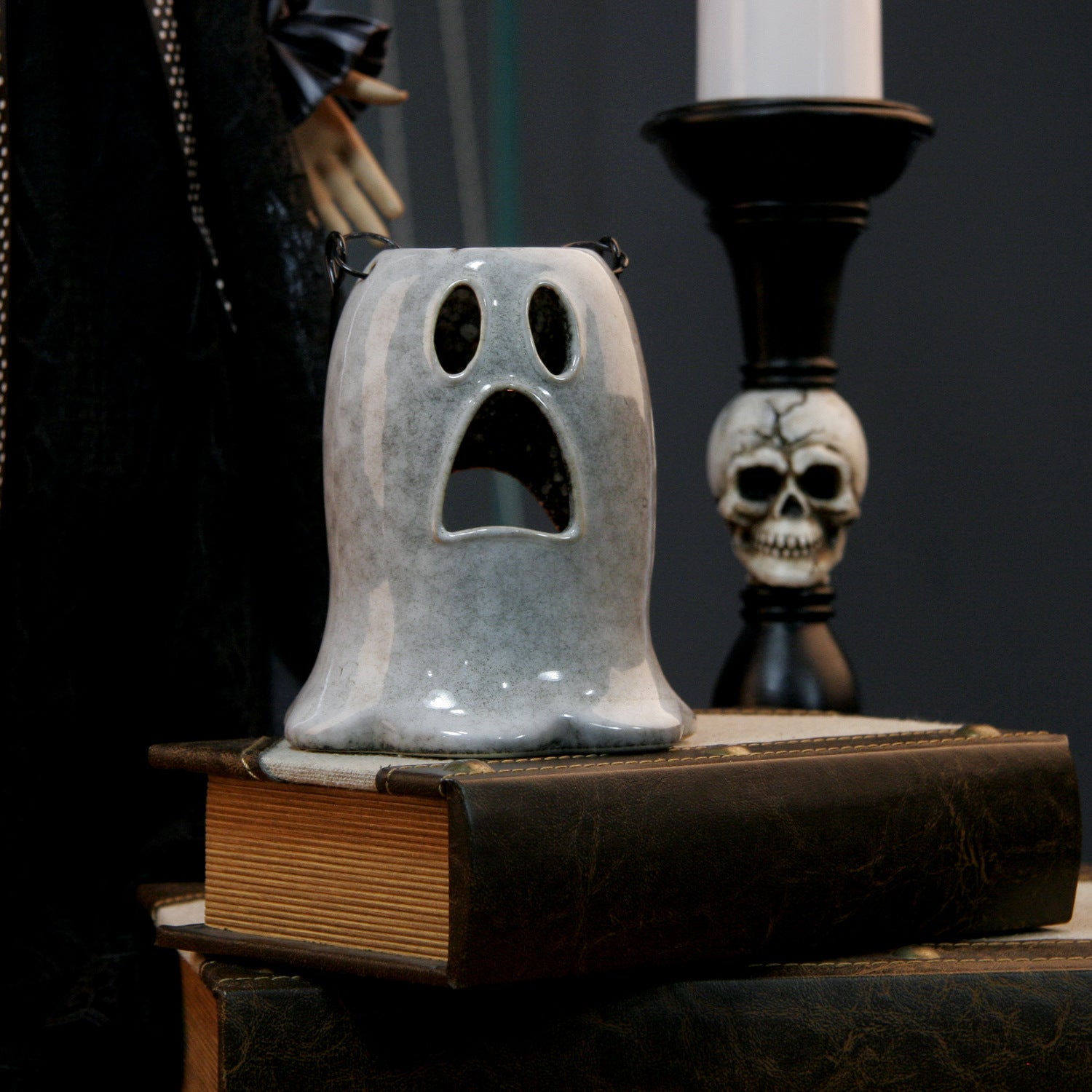 Halloween Candlestick Ghost Festival White Ghost Ceramic Ornaments, Pumpkin lanterns, Jack o Lanterns, Halloween Lights, Halloween Decoration Ornaments, Halloween inflatables, carved pumpkins, Halloween wreaths, Halloween Candles.