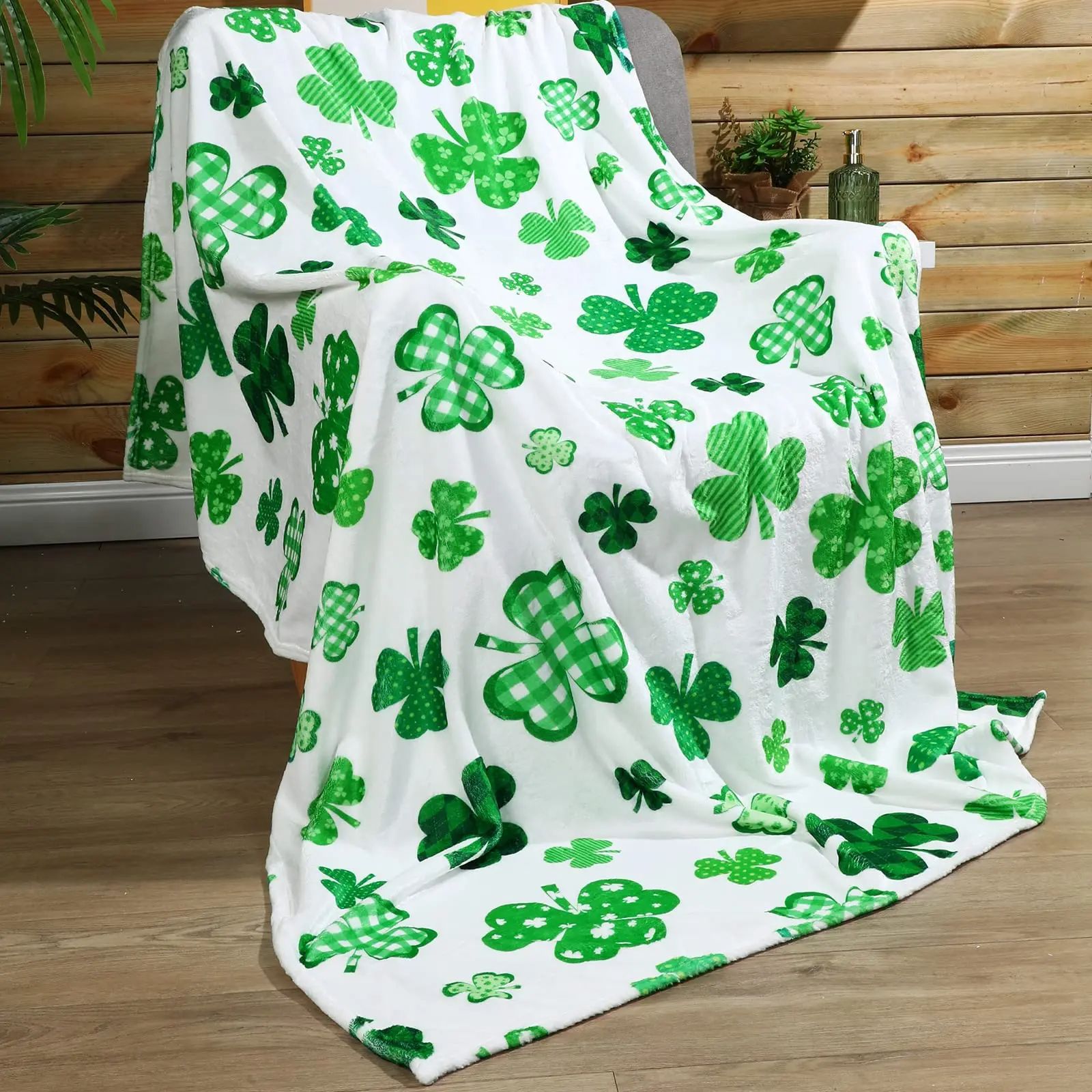 Blanket Clover Design Flannel Blanket Sofa Decorative Blanket Bed Sheet Bedspreads, Green-themed party supplies, Irish Festival Decoration Items, St Patricks Day Decoration Items, Decognomes,