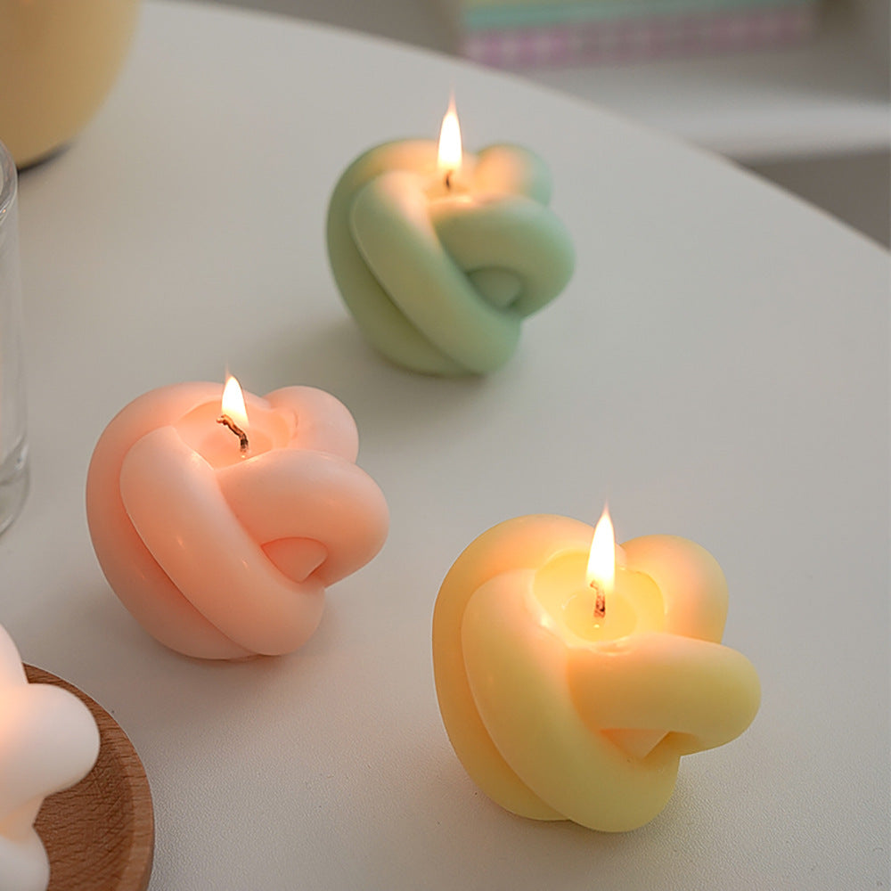 Three - Dimensional Knot Aromatherapy Candle Ornament, Silicone candle molds, Christmas tree candle molds, Halloween pumpkin candle molds, Easter egg candle molds, Animal candle molds, Sea creature candle molds, Fruit candle molds, Geometric candle molds, Abstract candle molds, DIY candle making molds,