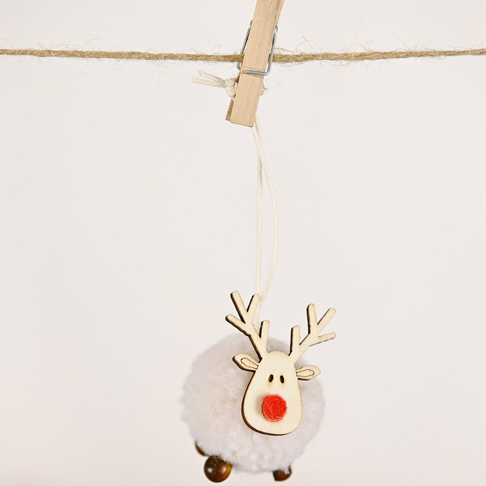 Hanging Gift Of Elk Christmas Tree, Outdoor and Indoor Christmas decorations Items, Christmas ornaments, Christmas tree decorations, salt dough ornaments, Christmas window decorations, cheap Christmas decorations, snowmen, and ornaments.