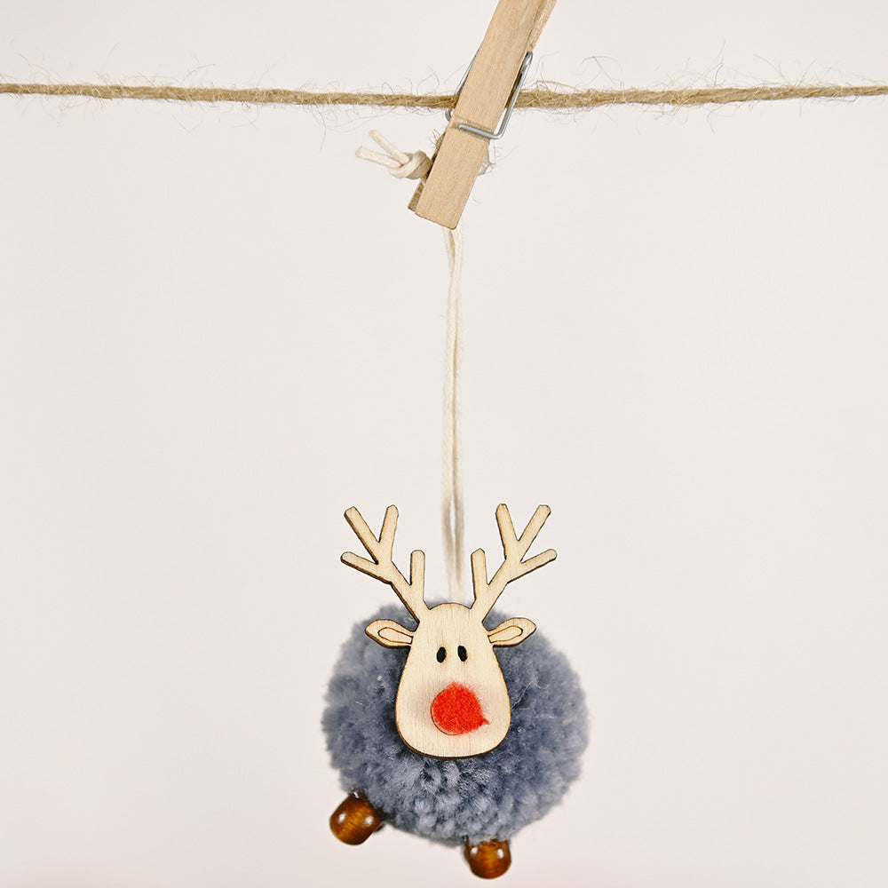 Hanging Gift Of Elk Christmas Tree, Outdoor and Indoor Christmas decorations Items, Christmas ornaments, Christmas tree decorations, salt dough ornaments, Christmas window decorations, cheap Christmas decorations, snowmen, and ornaments.
